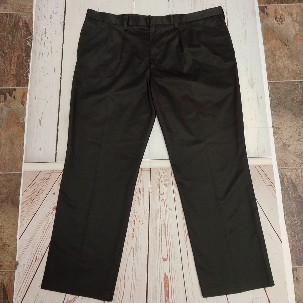 Dockers D3 Size 42 x 32 Black Pants - EUC